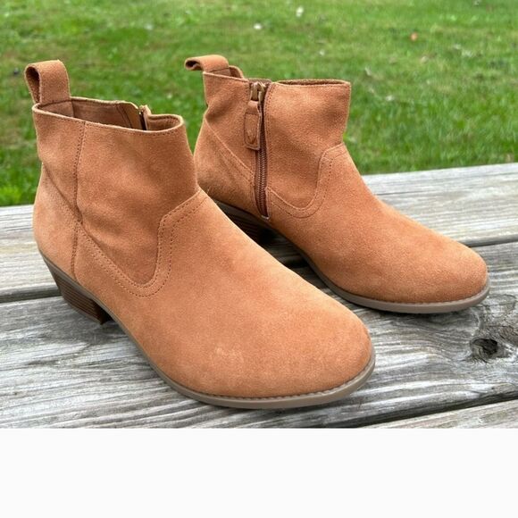 Vionic Tan Ankle Booties with Western-Inspired Design - Picture 6 of 9